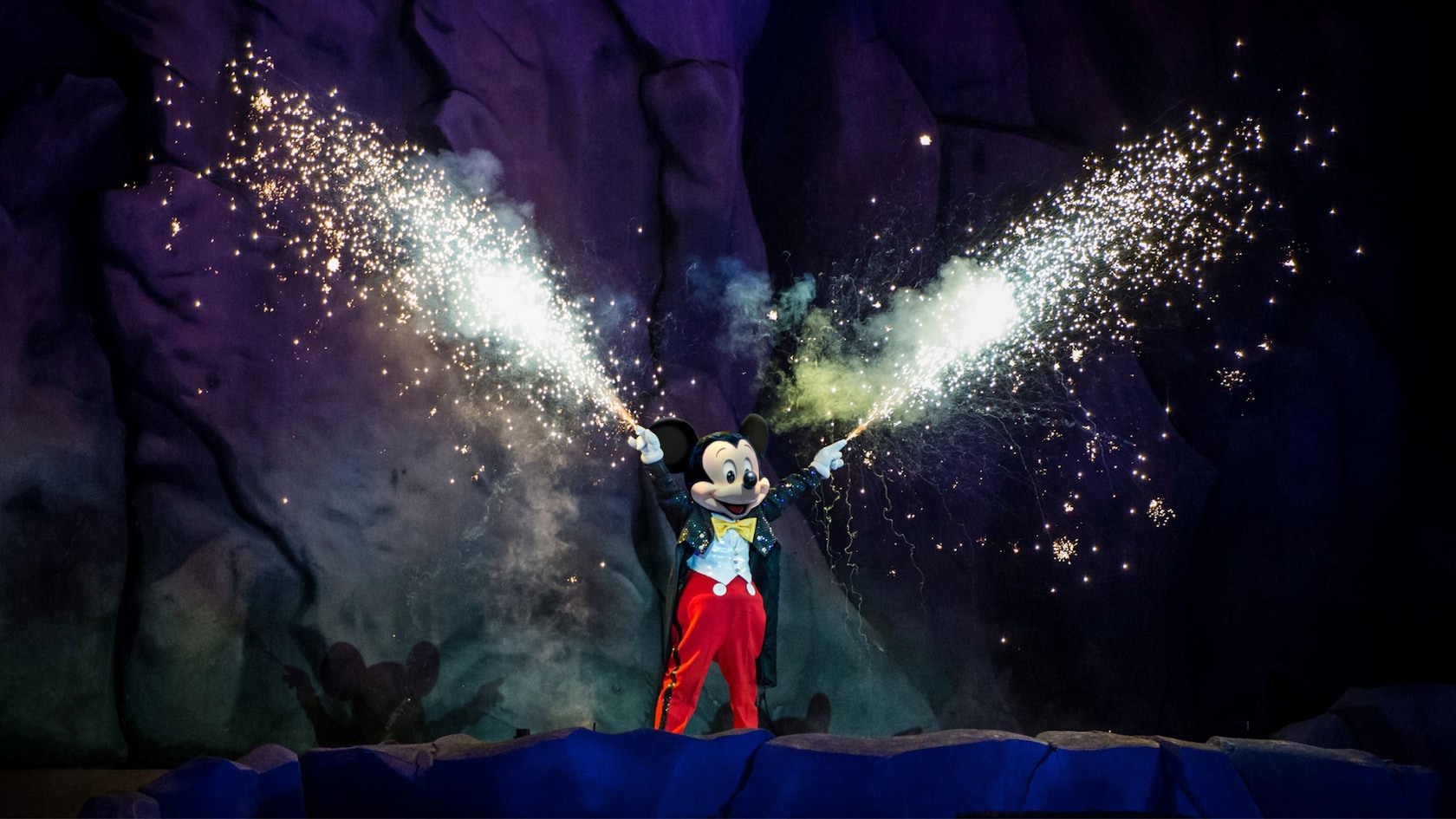 Disney confirms STANDBY ONLY for Fantasmic at Disneyland